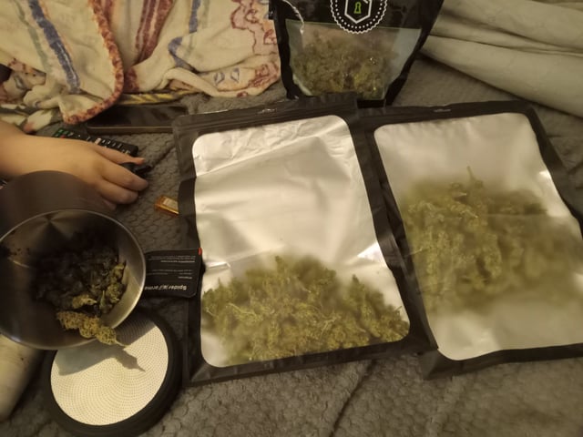   and one L.a kush cake . — flower, day 124