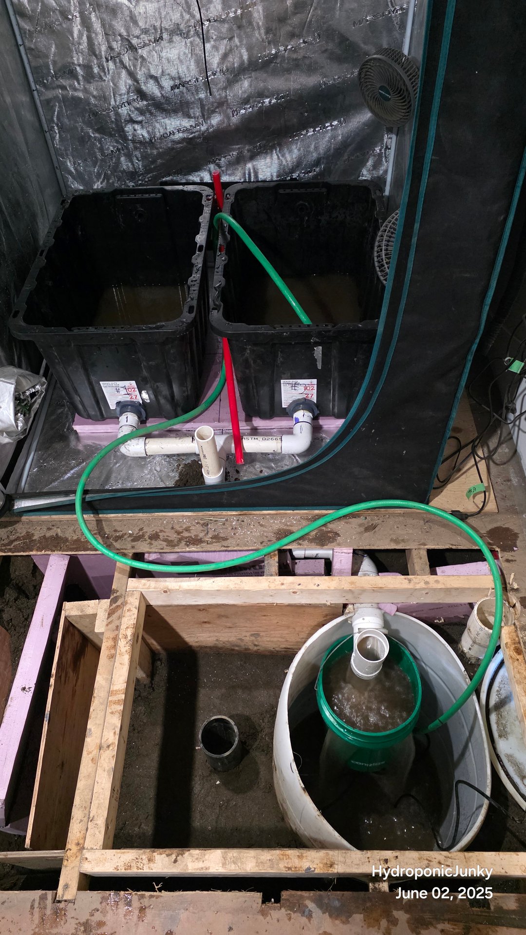 RDWC system with ebb and flow principals, using only 1 air pump.